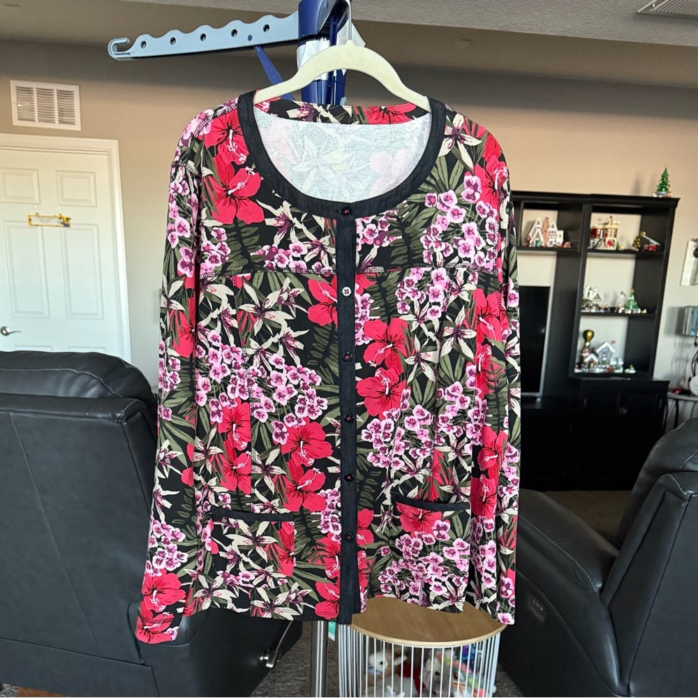 Hawaiian Floral Print Women's cardigan Top - Red and Pink. Size Xl